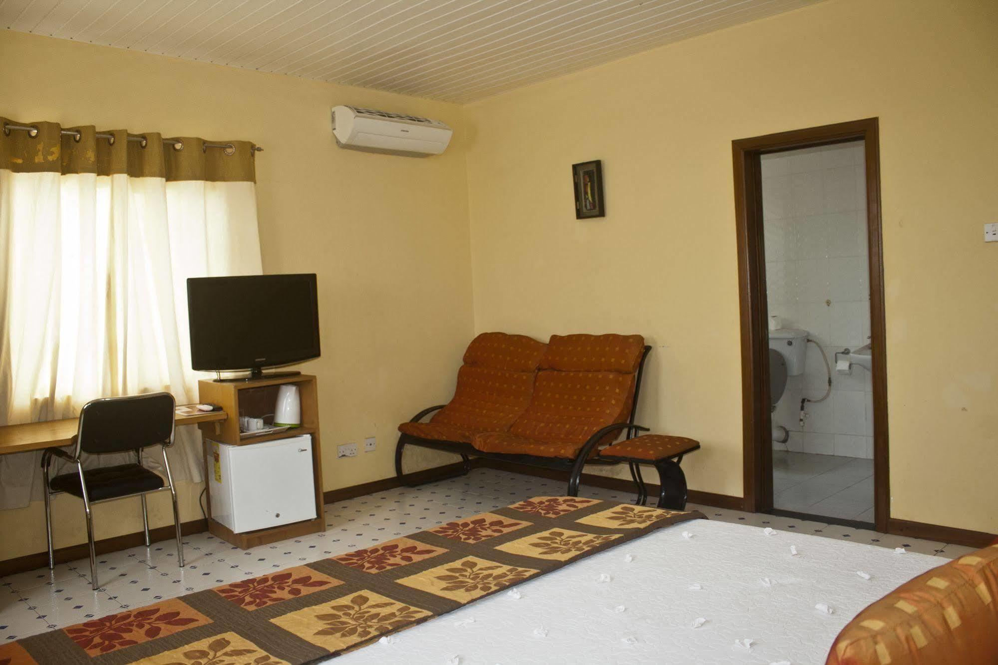 Quest Lodge Spintex Buitenkant foto